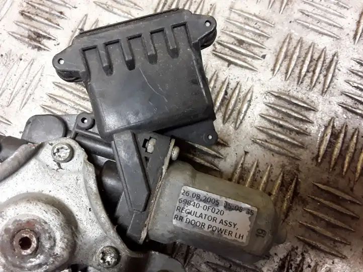 Toyota Corolla Verso E121 (2004 - 2007) 698400F020 Стеклоподъемник задней двери — фото 1