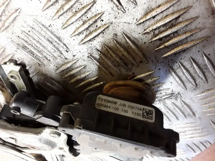 Toyota Corolla Verso E121 (2004 - 2007) 698400F020 Стеклоподъемник задней двери — фото 3
