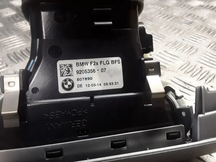 BMW 1 F20 F21 (2011 - 2019) 9205356 Боковой воздушный дефлектор — фото 2