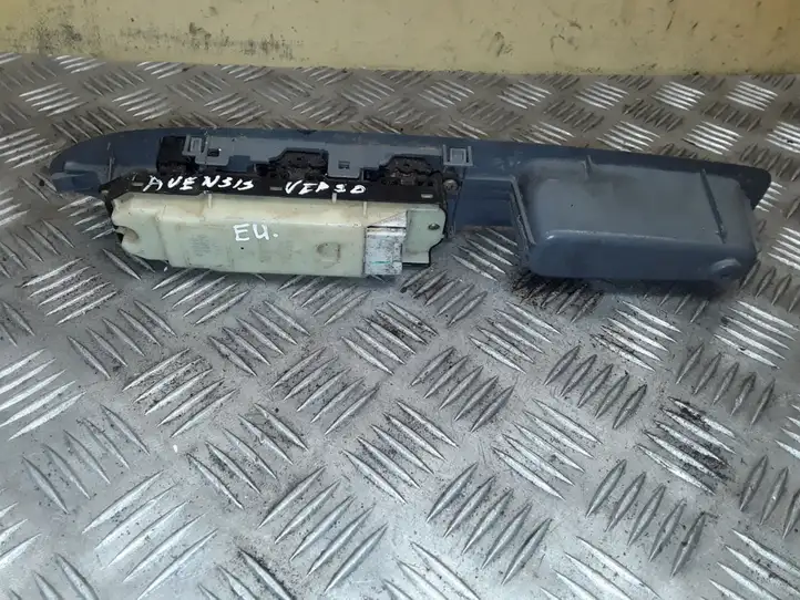 Toyota Avensis Verso (1995 - 2001) 8404044020 Блок кнопок стеклоподъемников — фото 3