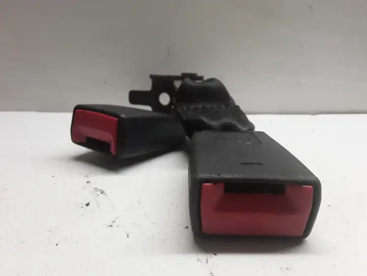 BMW X5 E53 (1999 - 2006)  33002618B Задний средний замок ремня