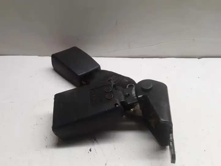 BMW X5 E53 (1999 - 2006)  33002618B Задний средний замок ремня