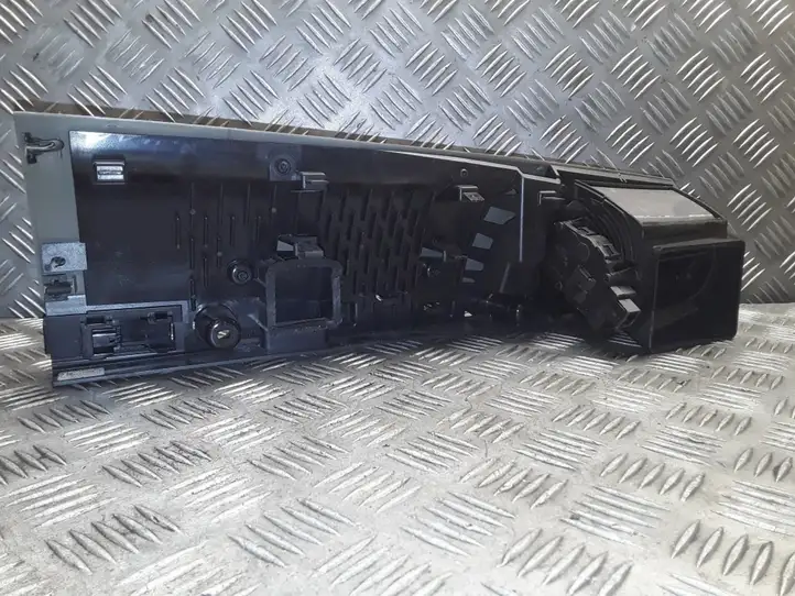 Jaguar XF (2007 - 2015) 8X23043C26HB Боковой воздушный дефлектор — фото 4