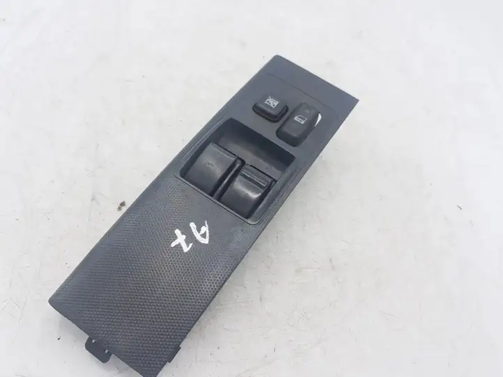 Toyota Corolla Verso E121 (2004 - 2007) 848200F020 Кнопка стеклоподъемников — фото 1