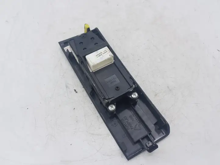Toyota Corolla Verso E121 (2004 - 2007) 848200F020 Кнопка стеклоподъемников — фото 2