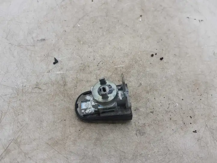 Ford Focus (2005 - 2008) Замок двери передней — фото 3