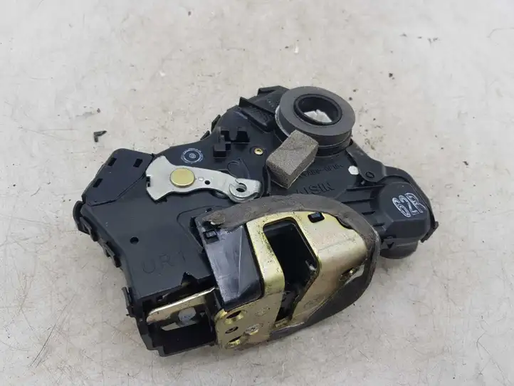 Toyota Corolla Verso AR10 (2004 - 2009) 62R Замок ручки двери — фото 1