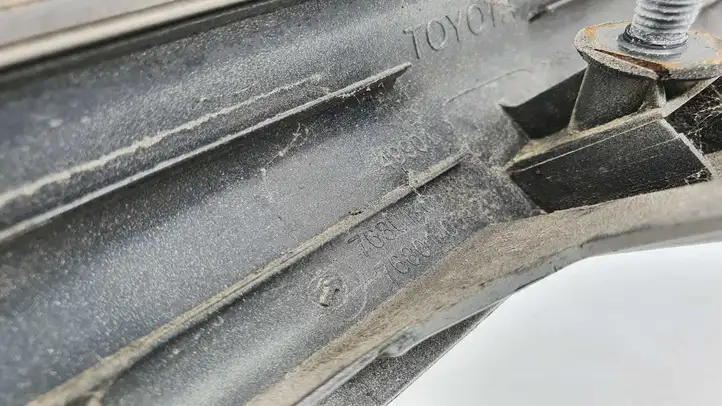 Toyota Avensis T270 (2009 - 2012) 76801051000 Подсветка номера — фото 3