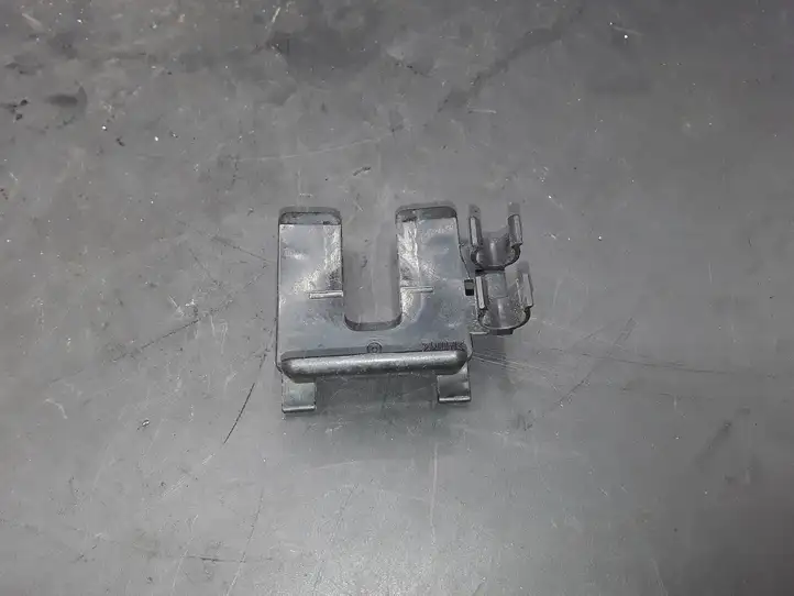 Lexus GS 300 350 430 450h (2004 - 2007) 8934844010 Кронштейн заднего датчика парковки — фото 2