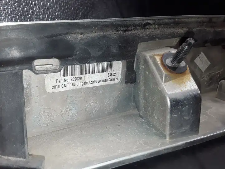 Cadillac SRX (2009 - 2012) 20902911 Подсветка номера — фото 3