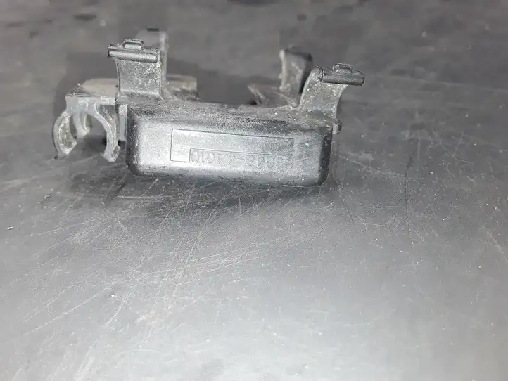Lexus GS 300 350 430 450h (2004 - 2007) 8934844010 Кронштейн заднего датчика парковки — фото 2