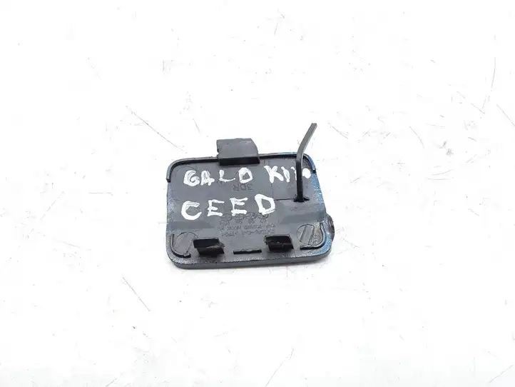 Kia Ceed (2006 - 2010) Заглушка буксировочной петли бампера — фото 2