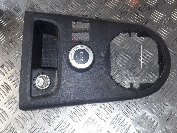 Nissan X-Trail T30 (2001 - 2007) Включатель блокировки дифференциалов — фото 1