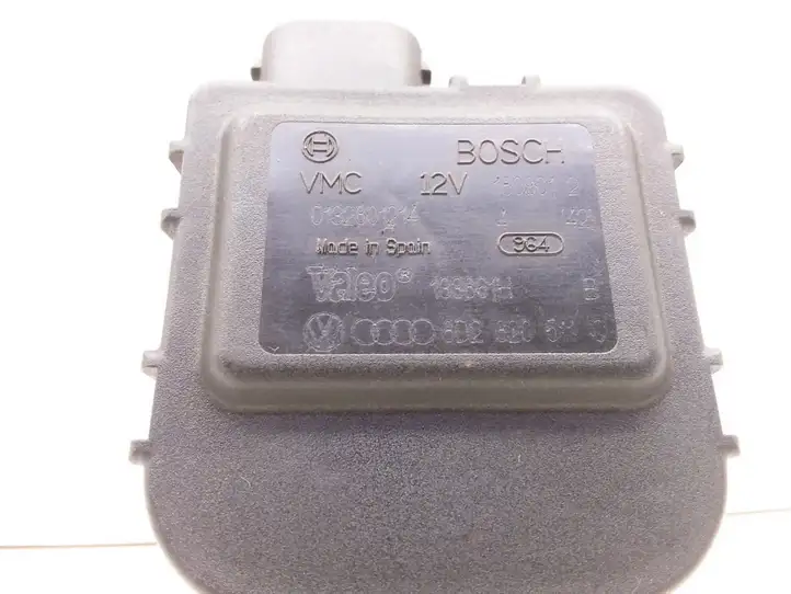 Volkswagen PASSAT B5.5 (2001 - 2005) 8D2820511C Двигатель задвижки потока воздуха — фото 3