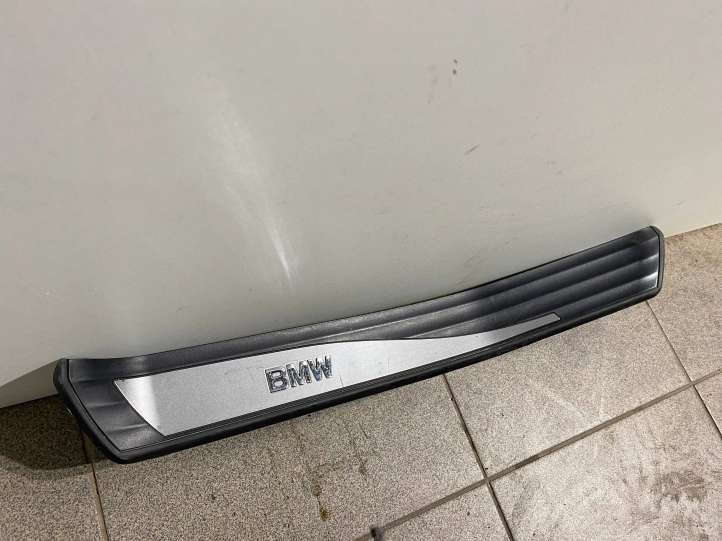 7034305 BMW 5 E60 E61 Galinio slenksčio apdaila (vidinė)