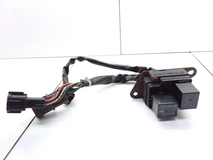 Subaru Outback (1998 - 2003) 27538AE000 Блок монтирования реле — фото 3