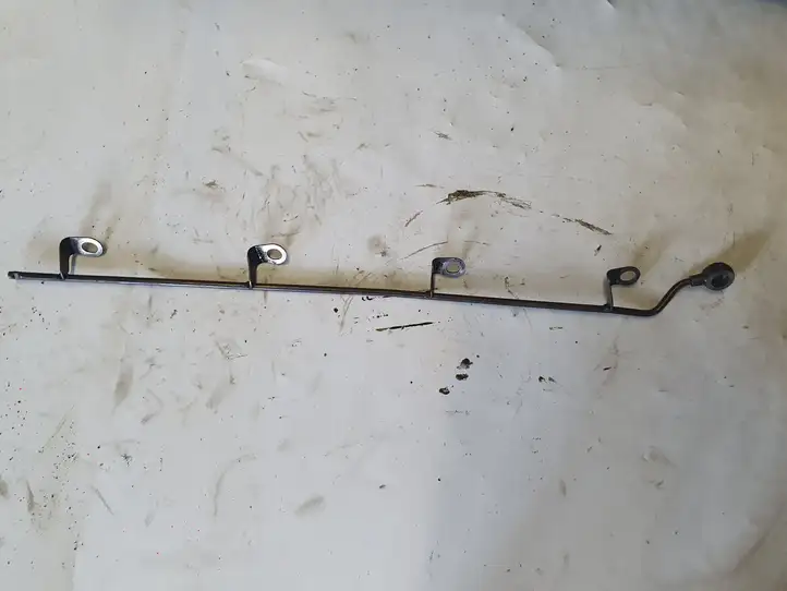 Toyota Corolla Verso E121 (2004 - 2007) Шланг обратки топлива — фото 1