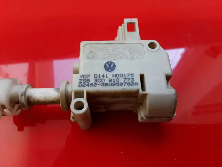 Volkswagen PASSAT B6 (2005 - 2010) 3C0810773 Замок крышки топливного бака — фото 2