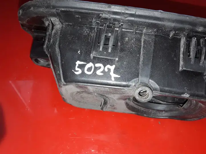 Audi A8 S8 D4 4H (2010 - 2014) 8E0010190S Крышка топливного бака — фото 3