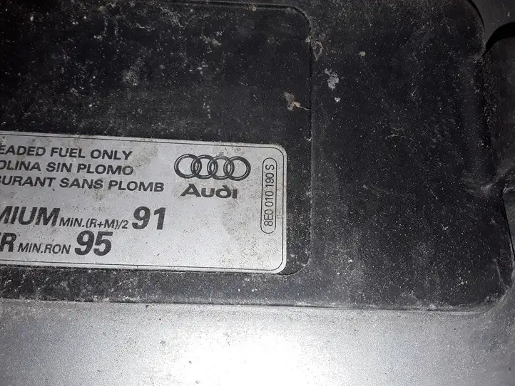 Audi A8 S8 D4 4H (2010 - 2014) 8E0010190S Крышка топливного бака — фото 4