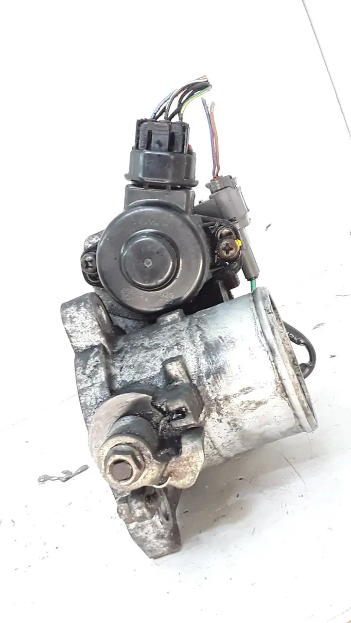 Toyota Avensis Verso (2001 - 2004) 8967221020 Дроссельная заслонка — фото 4