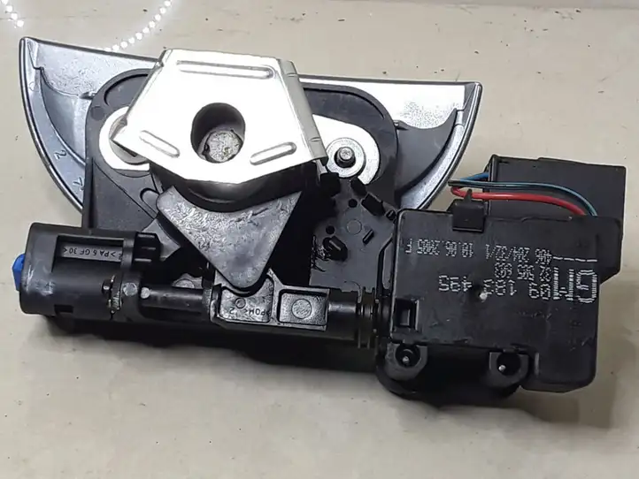 Opel Meriva A (2002 - 2006) 13168316 Замок крышки багажника — фото 3