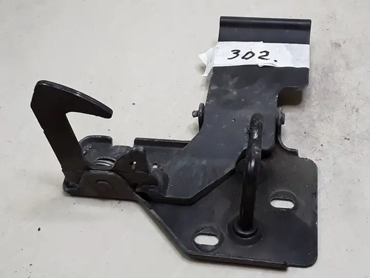 Seat Cordoba (6L) (2002 - 2009) 6L0823480C Кронштейн замка капота — фото 1