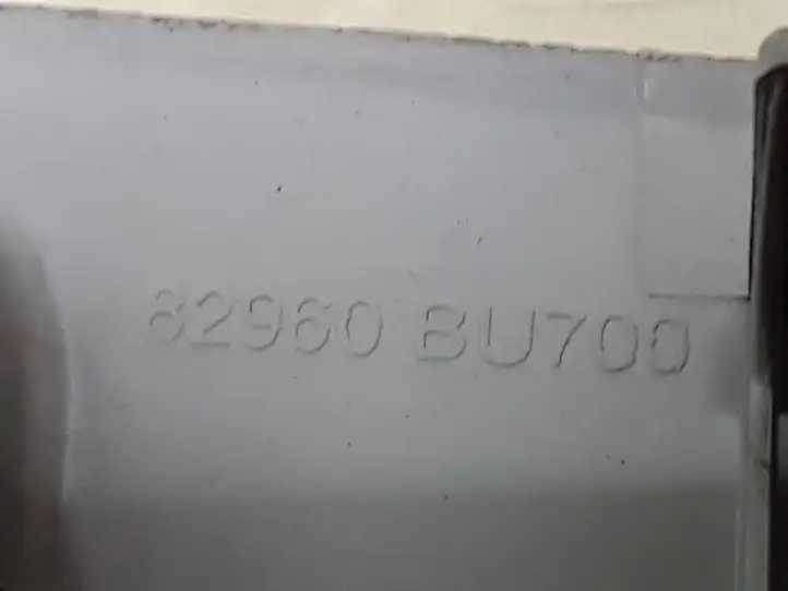 Nissan (2000 - 2006) 82960BU700 Кнопка стеклоподъемников — фото 2