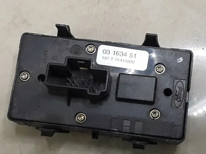 Ford Mondeo Mk III (2000 - 2007) 1S7T14A132BD Блок кнопок стеклоподъемников — фото 2