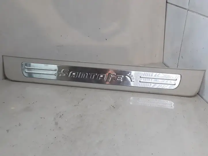 Hyundai Santa Fe (2005 - 2009) 858712B000 Внутренняя отделка переднего порога — фото 1