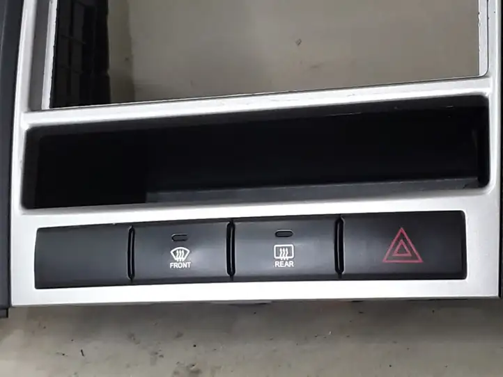 Hyundai Santa Fe (2005 - 2009) 974202B900 Центральный воздушный дефлектор — фото 3