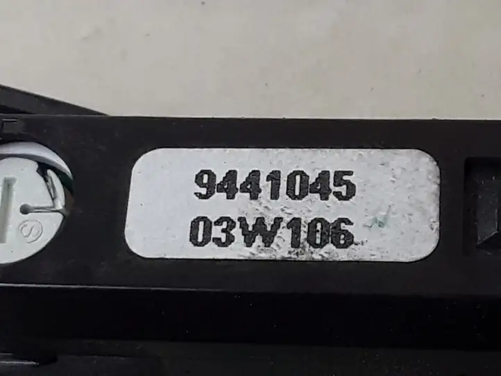 Volvo S60 (2000 - 2004) 9441045 Включатель аварийных фонарей — фото 2