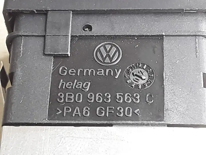 Volkswagen PASSAT B5.5 (2001 - 2005) 3B0963563C Включатель обогрева — фото 3