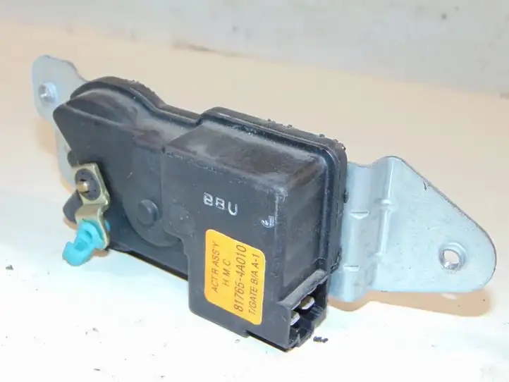 Hyundai H-1, Starex, Satellite (2004 - 2007) 817654A001 Актуатор замка задней двери — фото 6