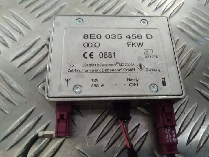 Audi A6 S6 C6 4F (2008 - 2011) 8E0035456D Усилитель антенны — фото 1