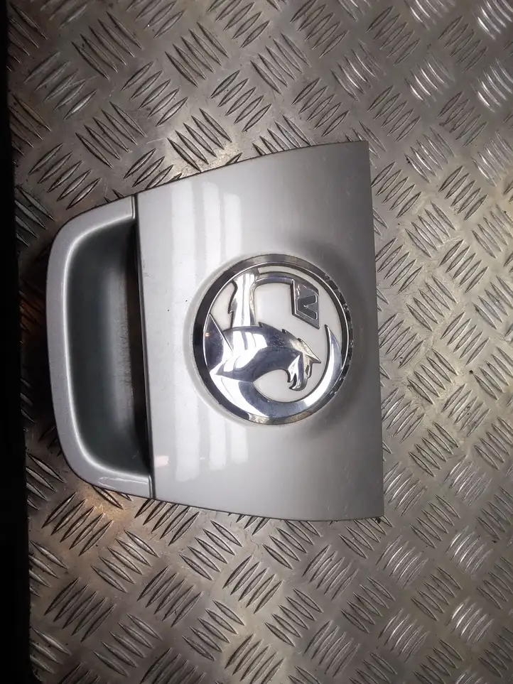 Opel Astra J (2009 - 2012) 00321228041 Ручка крышки багажника — фото 1