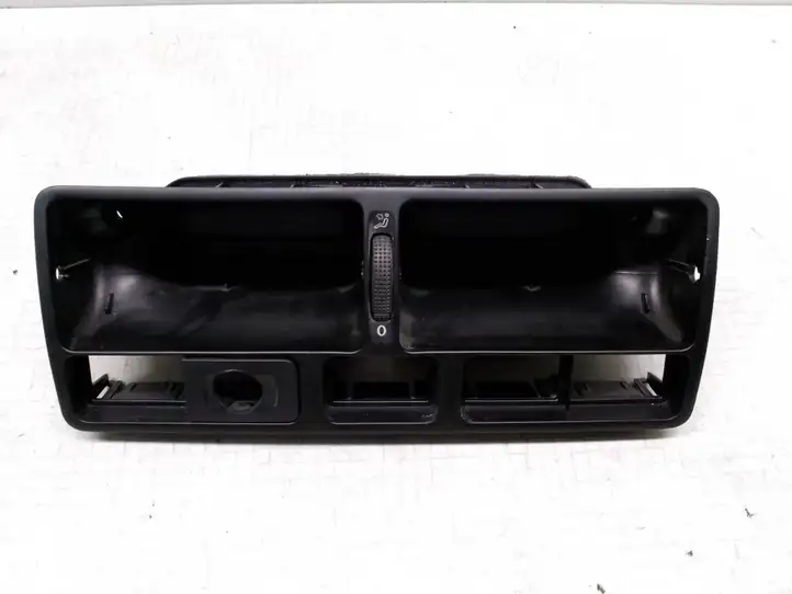 Volkswagen Golf IV (1998 - 2005) 1J0819728C Центральный воздушный дефлектор — фото 1