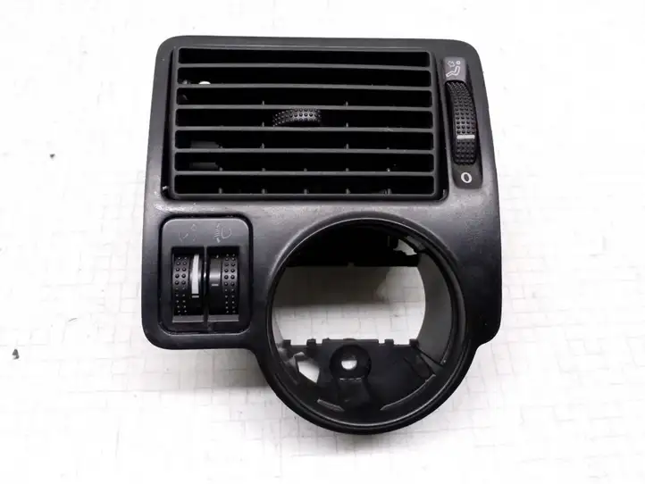 Volkswagen Golf IV (1998 - 2005) 1J1815715A Боковой воздушный дефлектор — фото 1