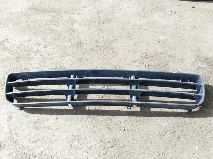 Volkswagen Bora (1998 - 2005) 1J5853677B Нижняя решетка переднего бампера — фото 1