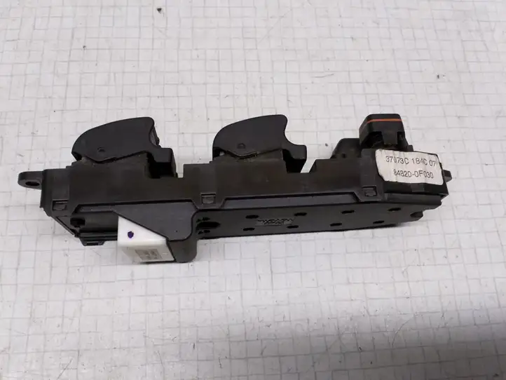Toyota Corolla E120 E130 (2004 - 2007) 848200F030 Кнопка стеклоподъемников — фото 2