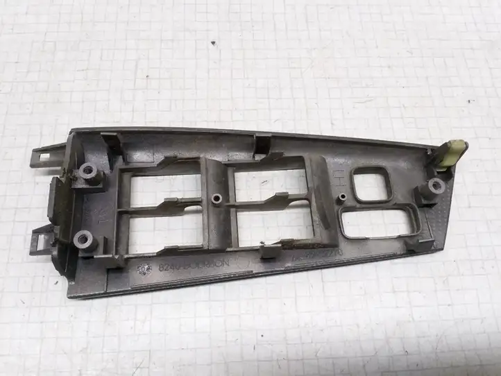 Toyota Corolla E120 E130 (2004 - 2007) 8240BOURBON Накладка кнопки стеклоподъемника — фото 2