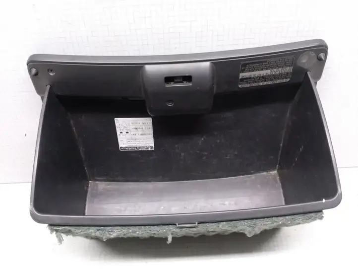 Toyota Corolla E120 E130 (2004 - 2007) 5555102070 Крышка бардачка — фото 3