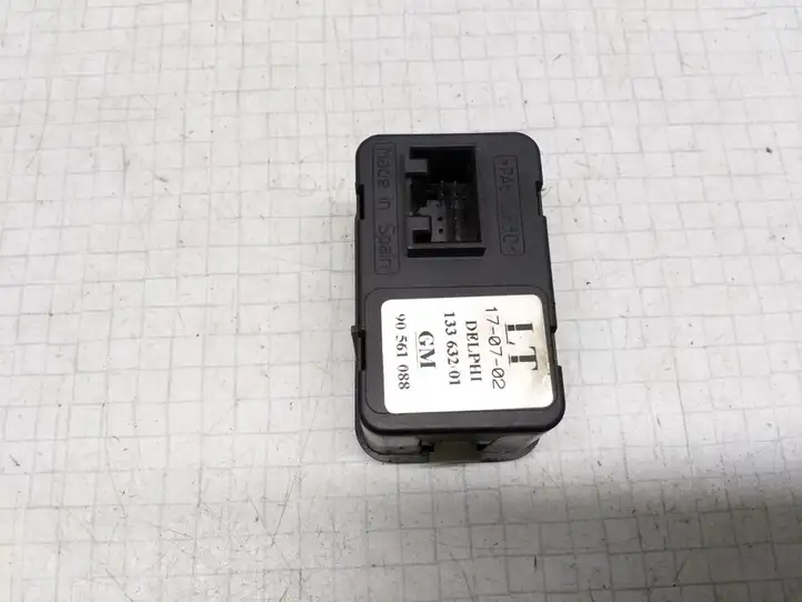 Opel Astra G (1998 - 2004) 13363201 Блок кнопок стеклоподъемников — фото 3