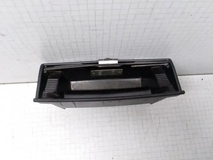 Toyota Corolla E120 E130 (2004 - 2007) 7411102050 Передняя пепельница — фото 1