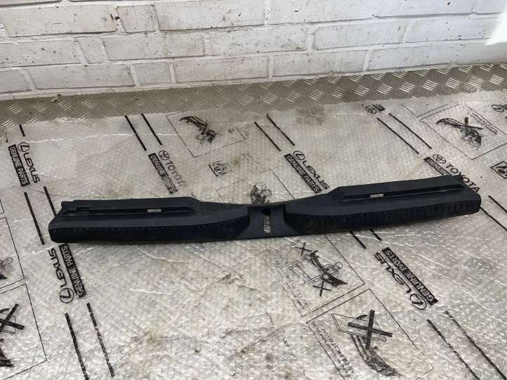 6471602110 Toyota Auris 150 Bagažinės slenksčio apdaila