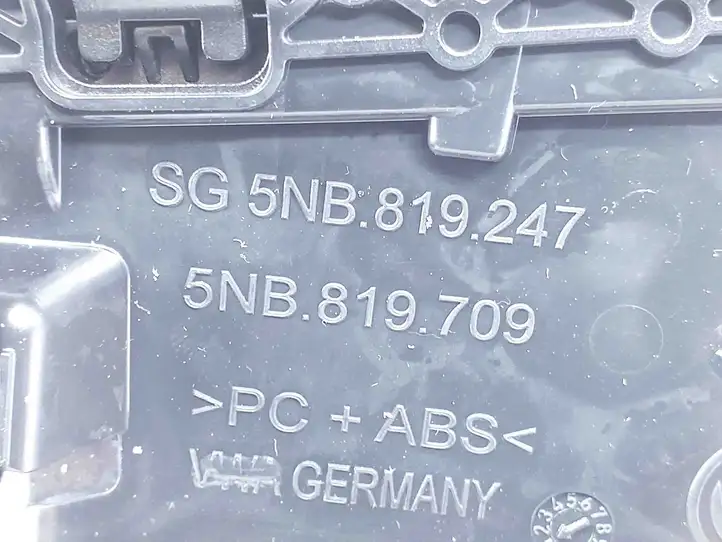 Volkswagen Tiguan (2020 - 2024) 5NB815736 Воздушная решетка панели — фото 10