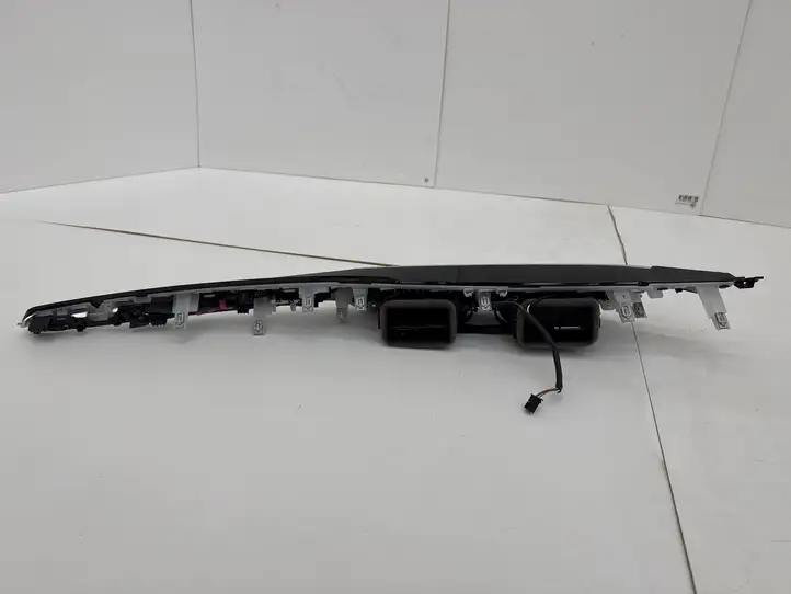 BMW M4 G82 G83 (2020 - ) 9P962307908 Центральный воздушный дефлектор — фото 6