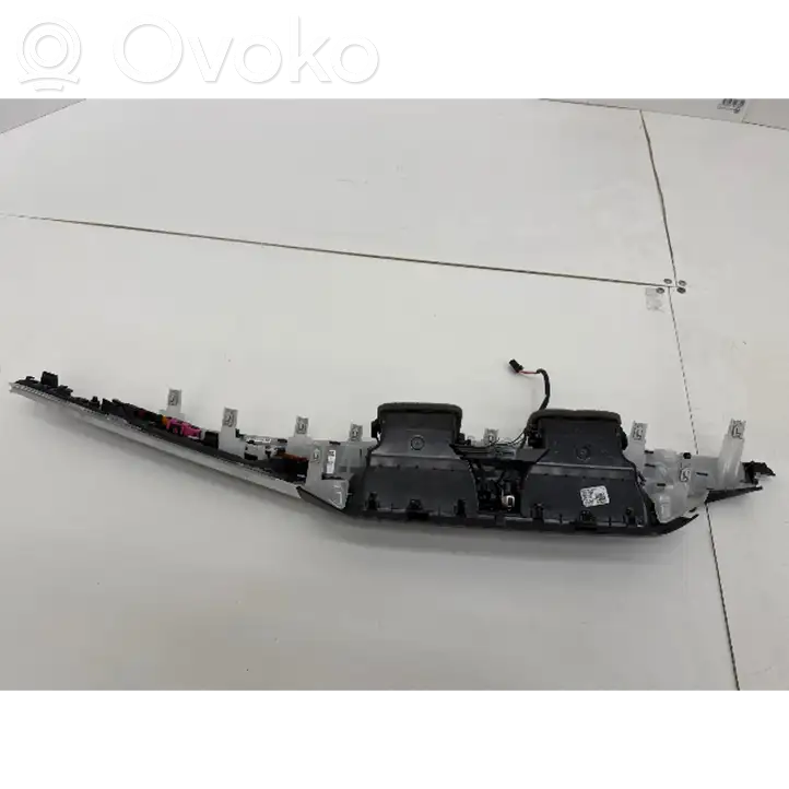 BMW M4 G82 G83 (2020 - ) 9P962307908 Центральный воздушный дефлектор — фото 9