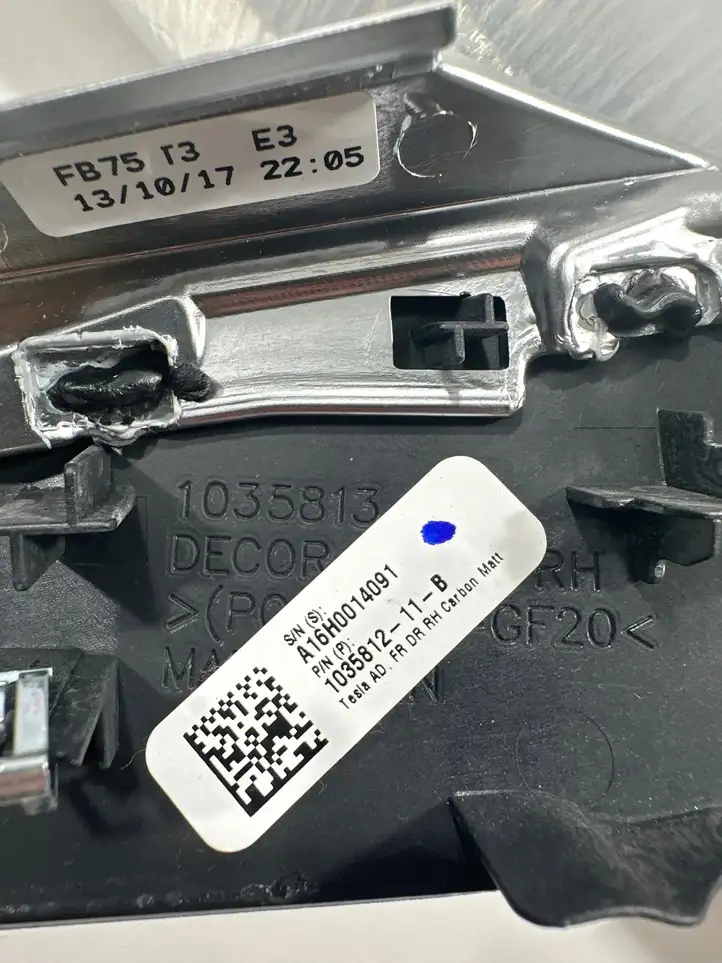 Tesla Model X (2015 - 2021) 103581300 Прочая отделка передней двери — фото 5