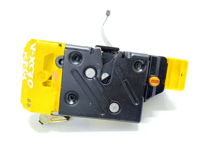 Volvo XC70 (2004 - 2007) 30663048 Замок задней двери — фото 2
